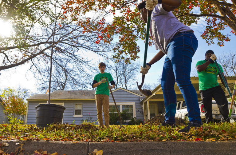 Dallas tree planting » Dallas Innovates