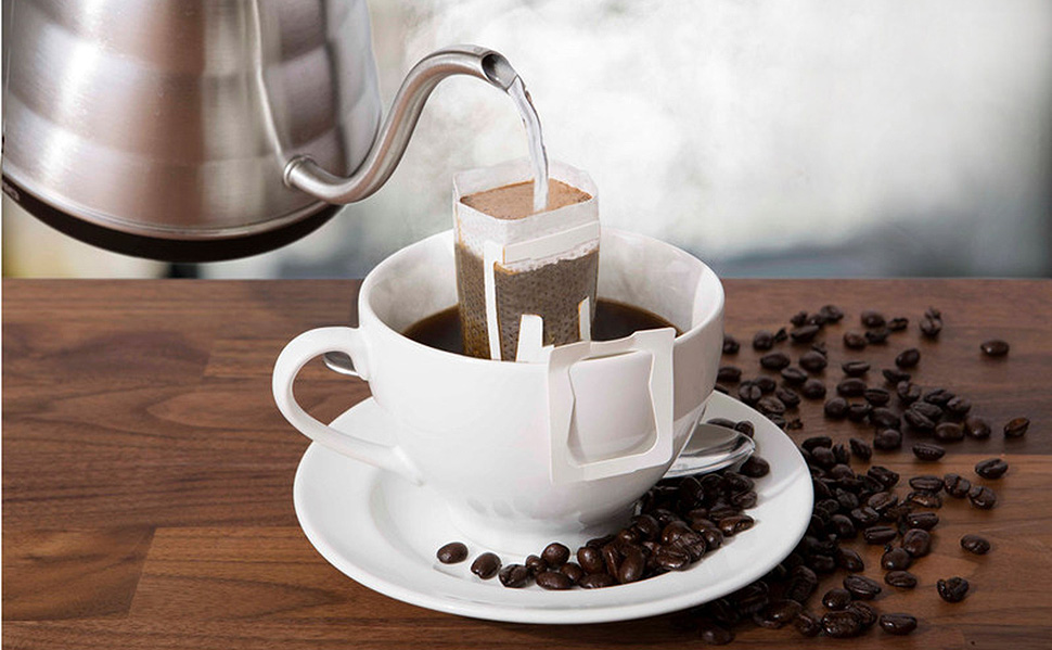 File:Brewing pour over coffee with kettle and scale.jpg - Wikimedia Commons