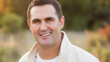 Alex Davis headshot