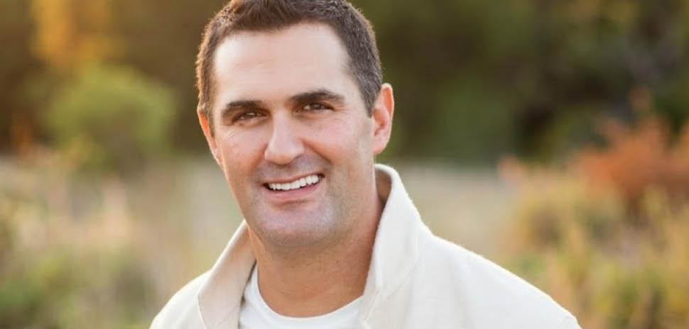 Alex Davis headshot