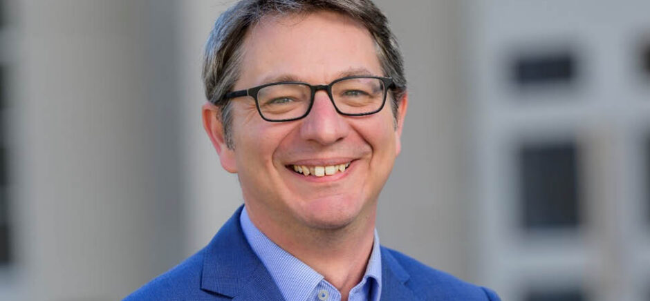 Josh Taylor headshot
